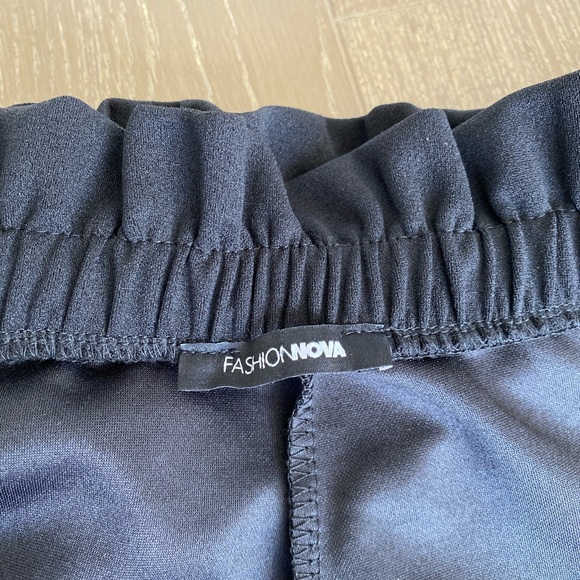 Backless Romper Black and White - Picture 3 of 4